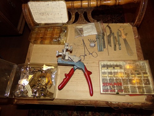 Locksmith keys tumblers - locksmith,